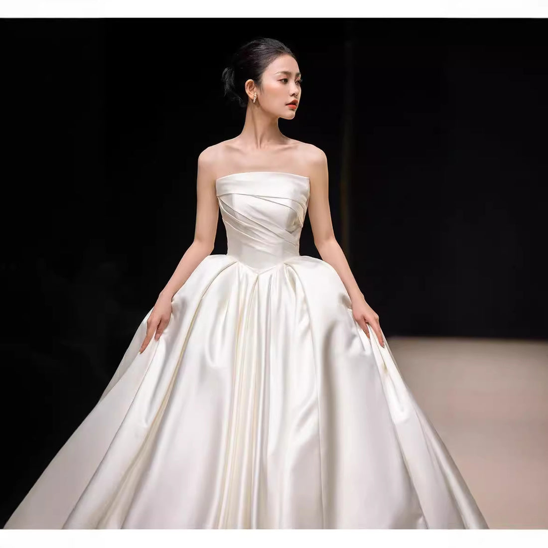 Court Satin Strapless Wedding Dress Long Train