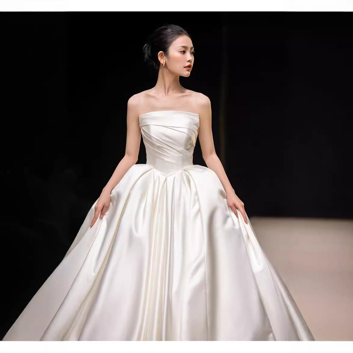 Court Satin Strapless Wedding Dress Long Train