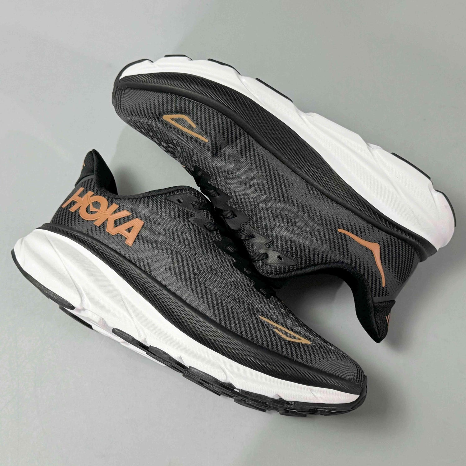 Hoka One One Clifton 9 &