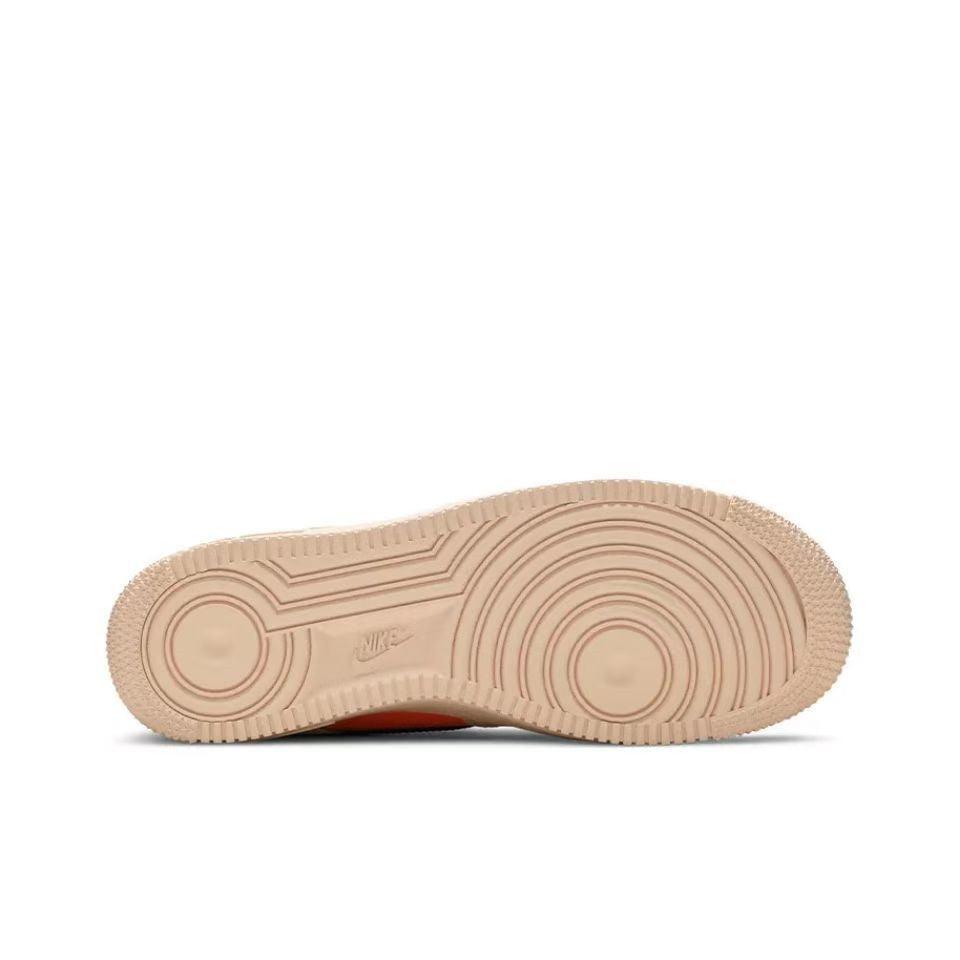 Nike Air Force 1 &