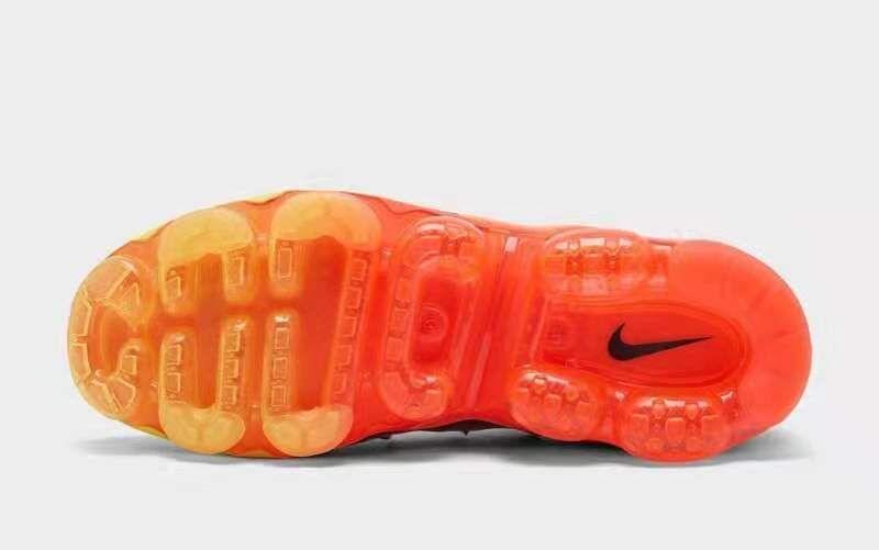 Nike Air VaporMax Plus &