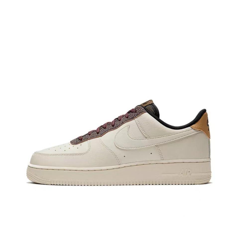 Nike Air Force 1 &