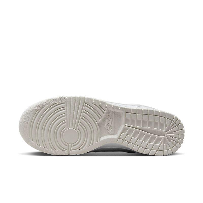Nike Dunk Low &