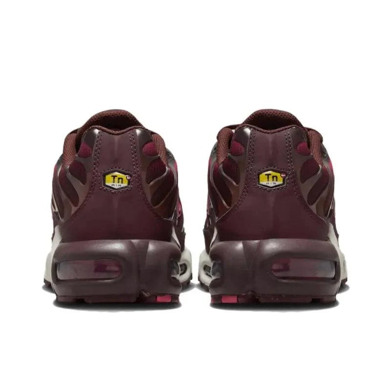Nike Air Max Plus &
