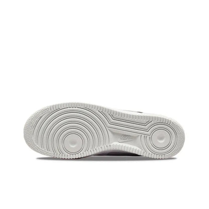 Nike Air Force 1 Low &