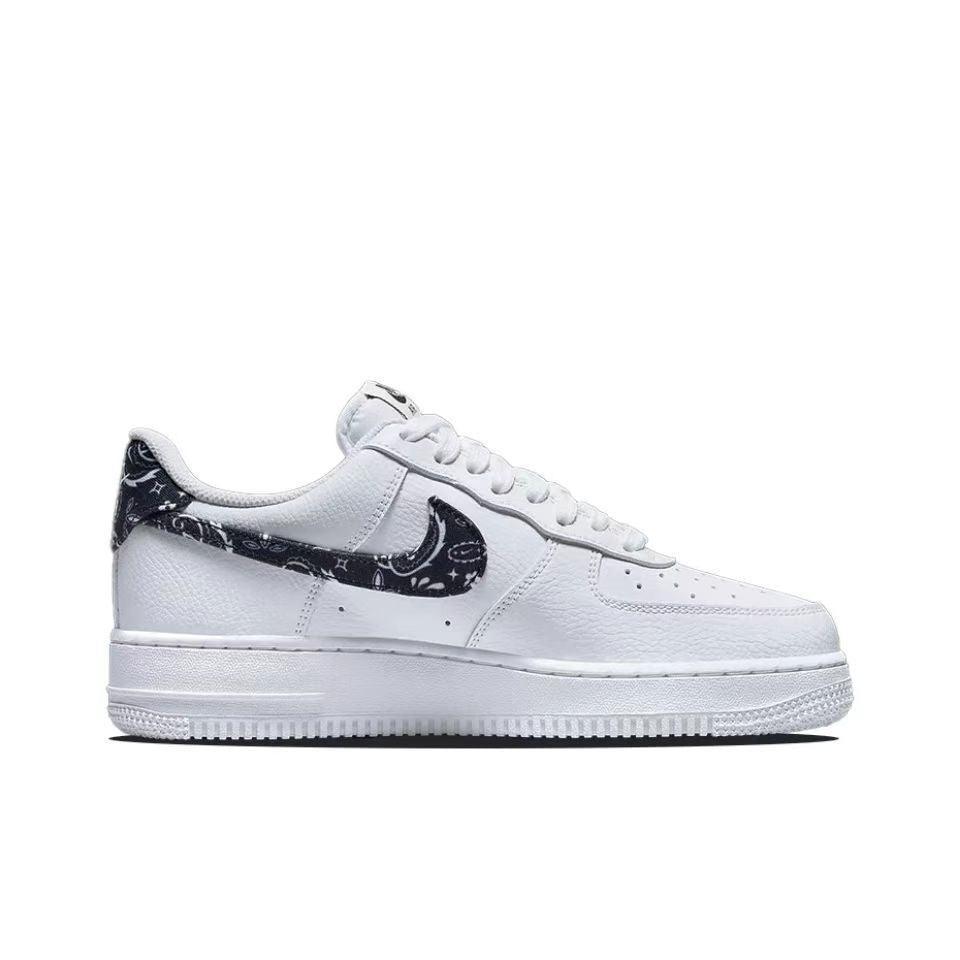 Nike Air Force 1 &