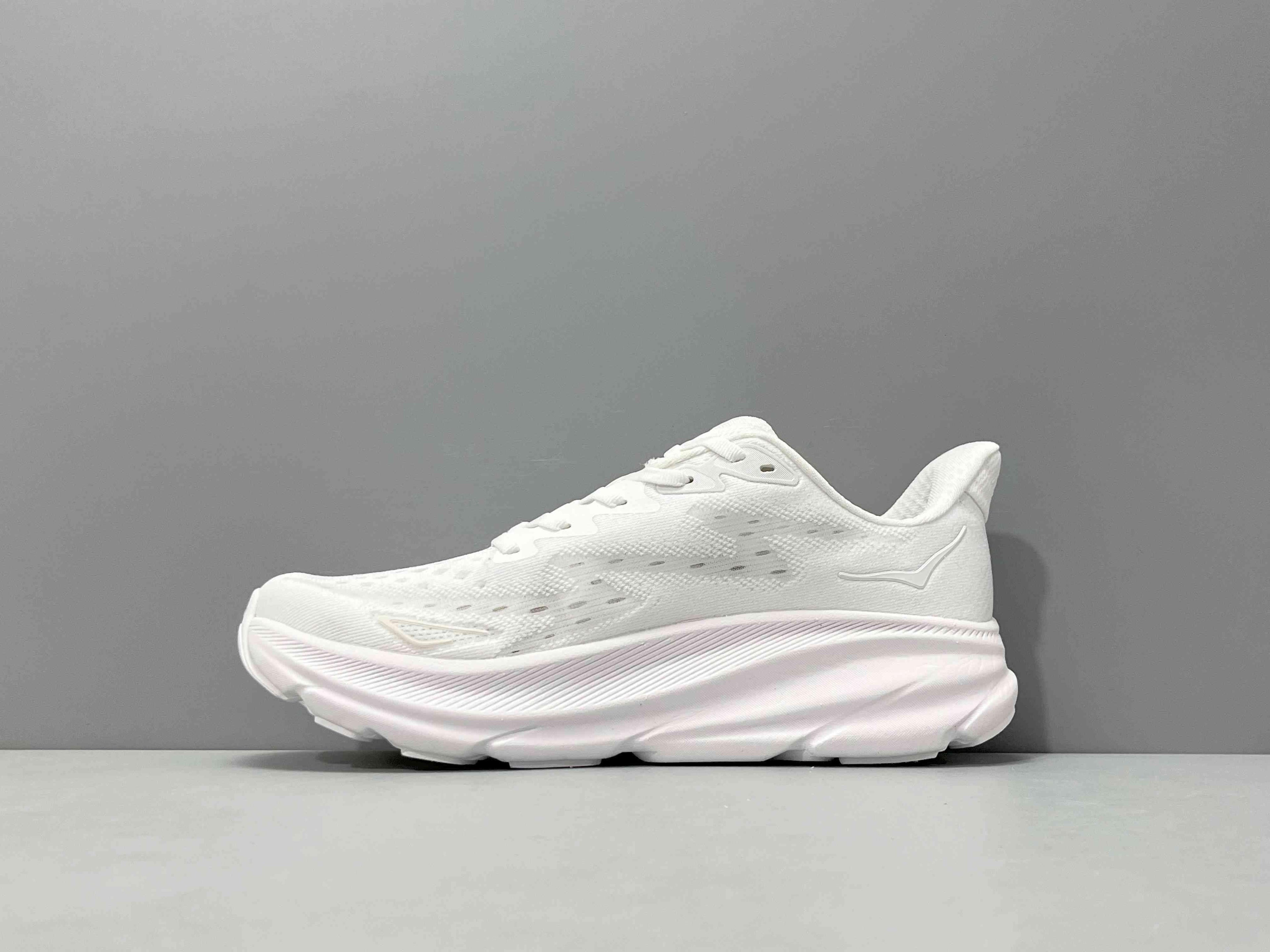 Hoka One One Clifton 9 &