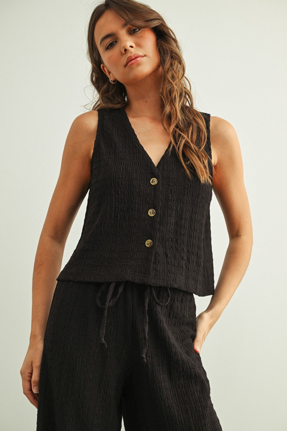 Crinkled Fabric Sleeveless Button Front Top | Black