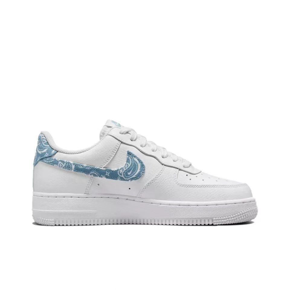 Nike Air Force 1 Low 07 &