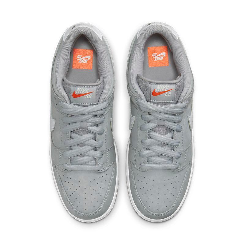 Nike SB Dunk Low &