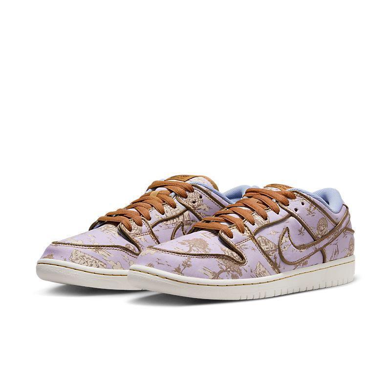 Nike SB Dunk Low &