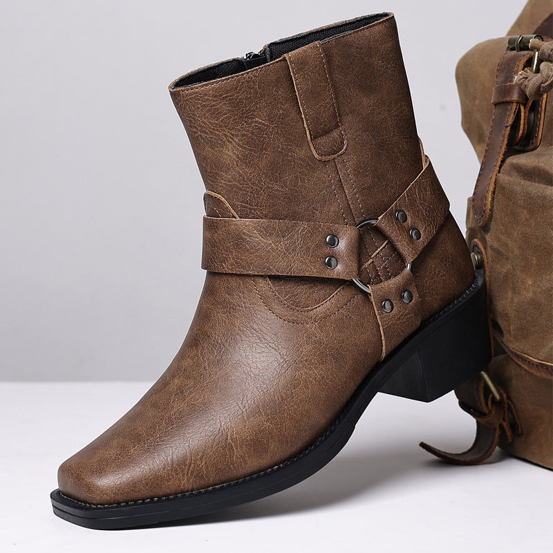 High-top, chunky-heeled leather boots, fashionable men&