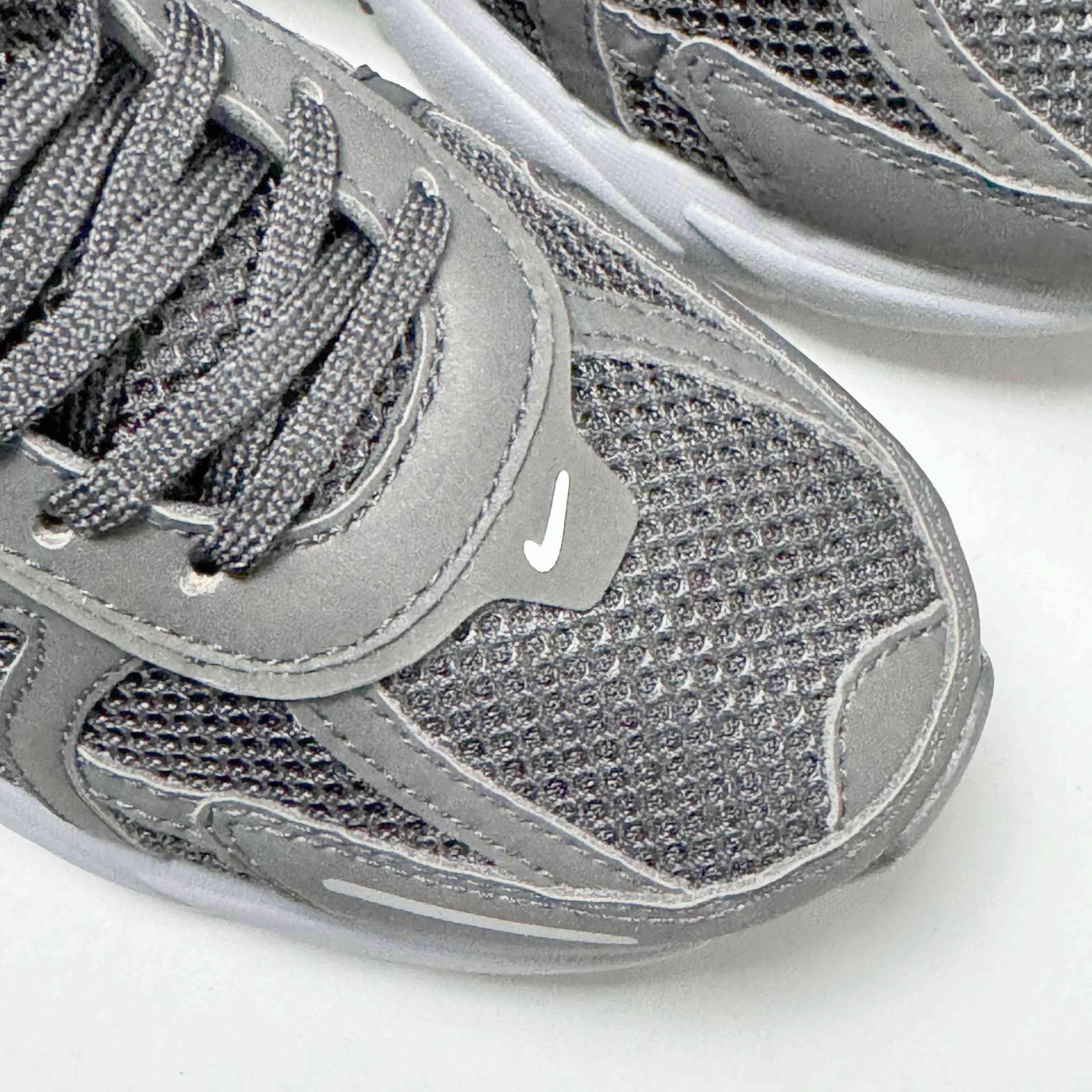 Nike V2K Run &