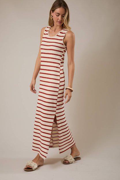 ROUND NECK SLEEVELESS SLIT STRIPE MAXI DRESS: CREAM-RED STRIPE