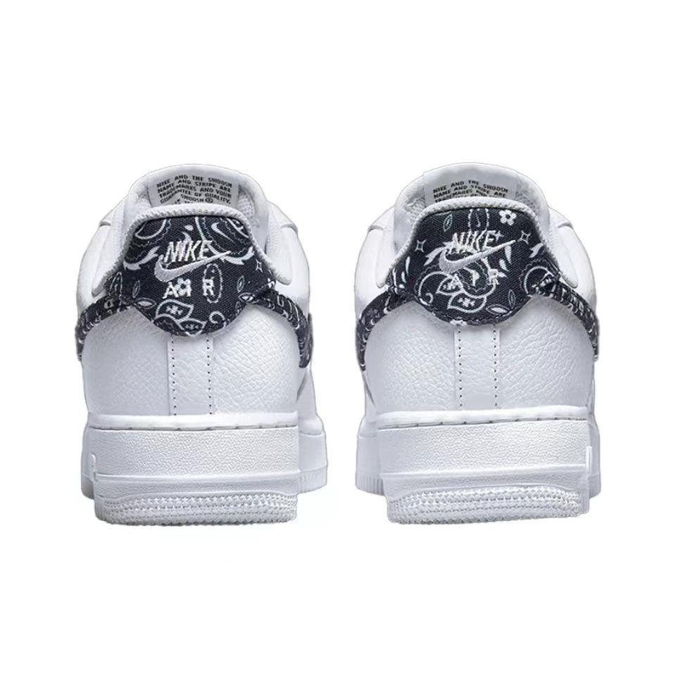 Nike Air Force 1 &