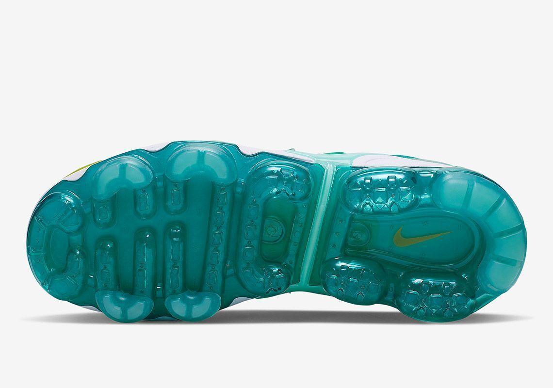 Nike Air VaporMax Plus &
