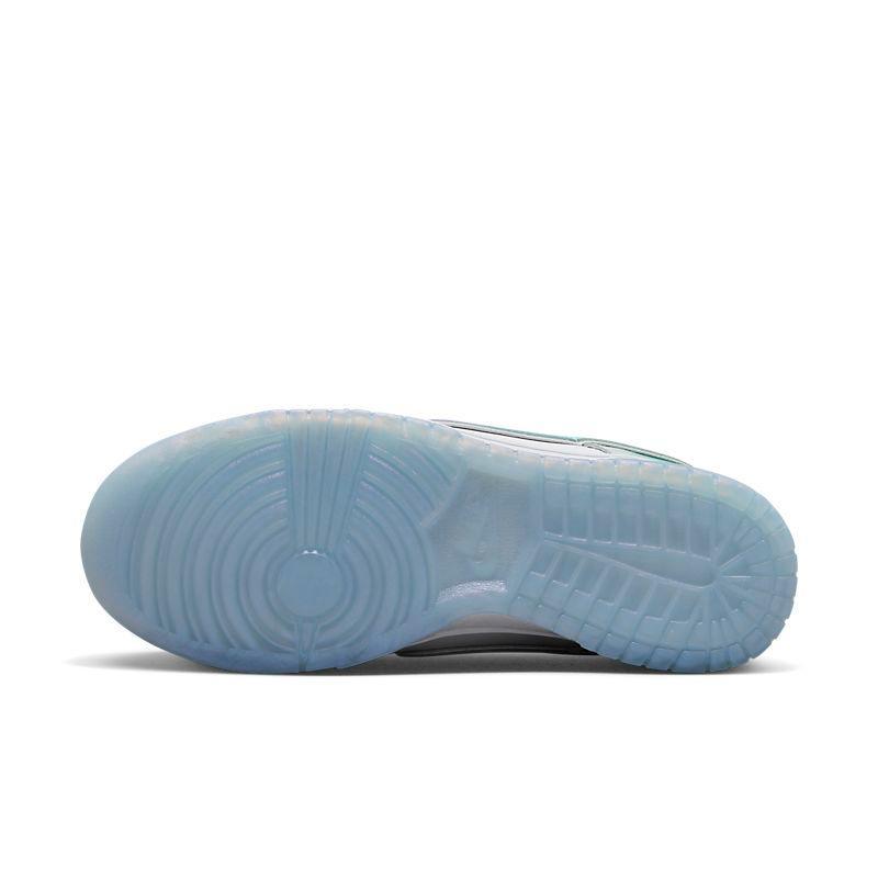 Nike Dunk Low &