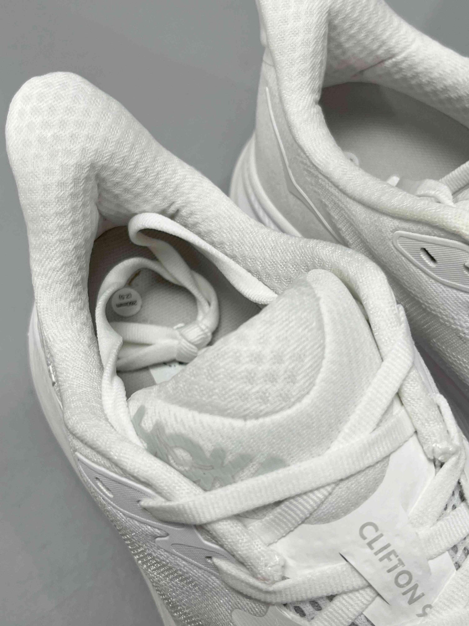 Hoka One One Clifton 9 &