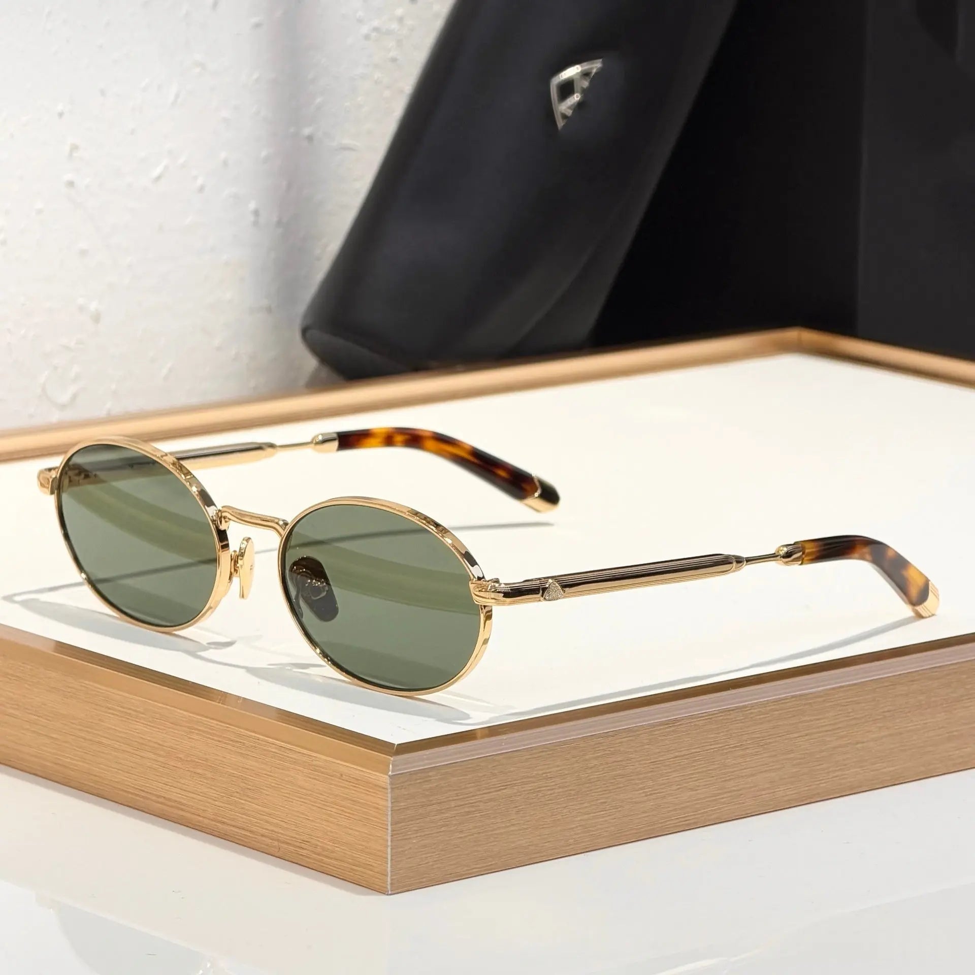 Casual metal oval-frame sunglasses by Dropshipman with sleek design and tinted lenses, perfect for everyday style.