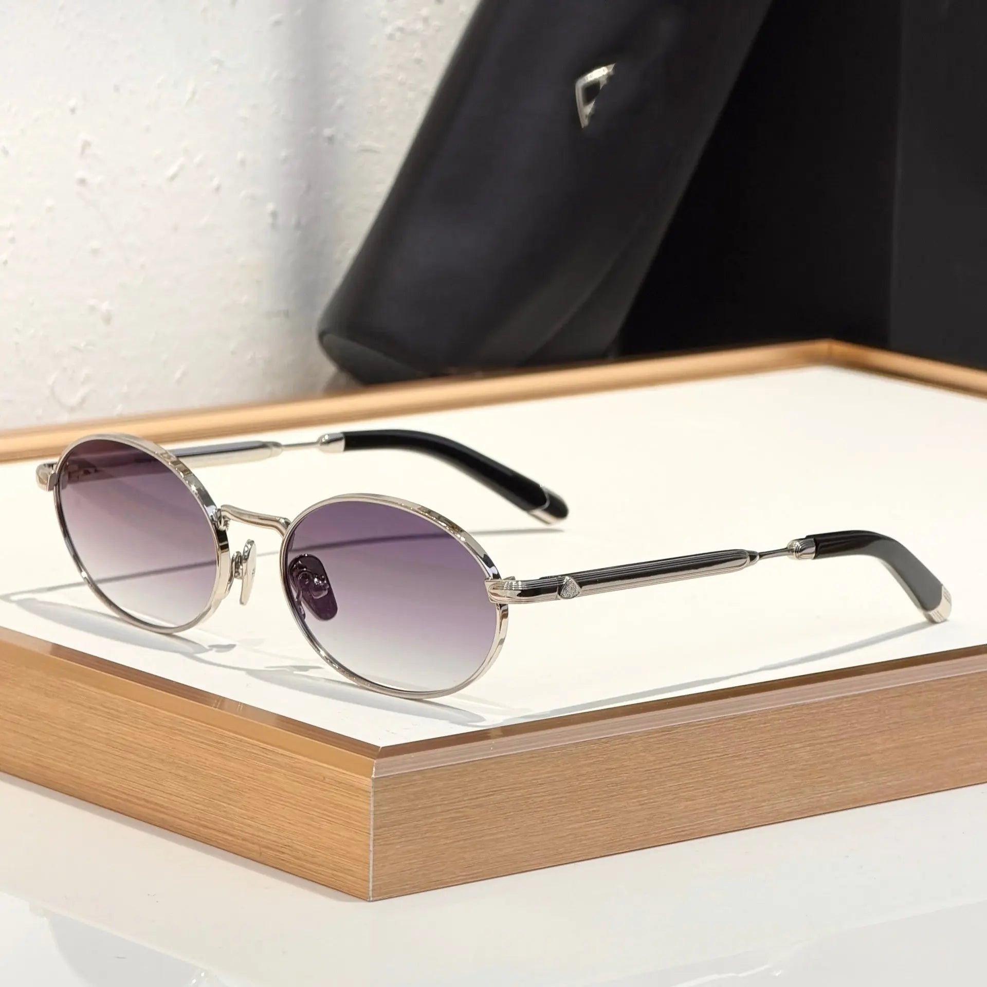 Metal oval-frame sunglasses by Dropshipman featuring a casual and versatile design, perfect for everyday stylish wear.