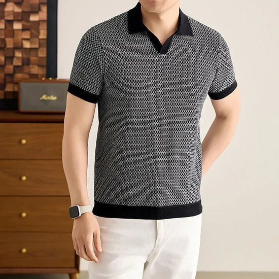 Black breathable solid-color T-shirt by Dropshipman, featuring a comfortable fit and versatile style for easy matching.