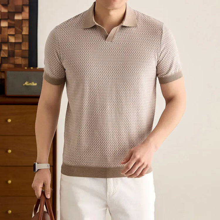 Black breathable solid-color T-shirt by Dropshipman, featuring a comfortable fit and versatile design for easy matching.