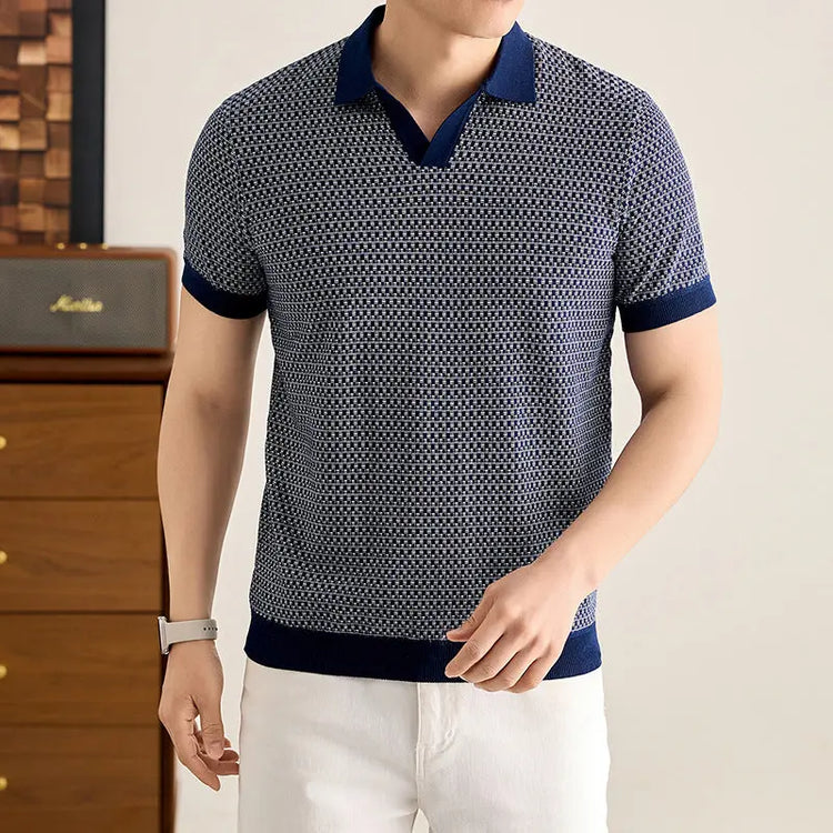 Black breathable solid-color T-shirt by Dropshipman, featuring a comfortable fit and versatile style for easy matching.
