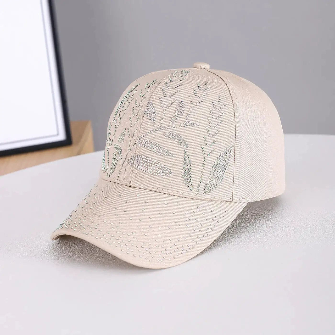 Black adjustable leaf-shaped beaded pattern twill fabric baseball cap for men and women, ideal for outdoor and casual outings.
