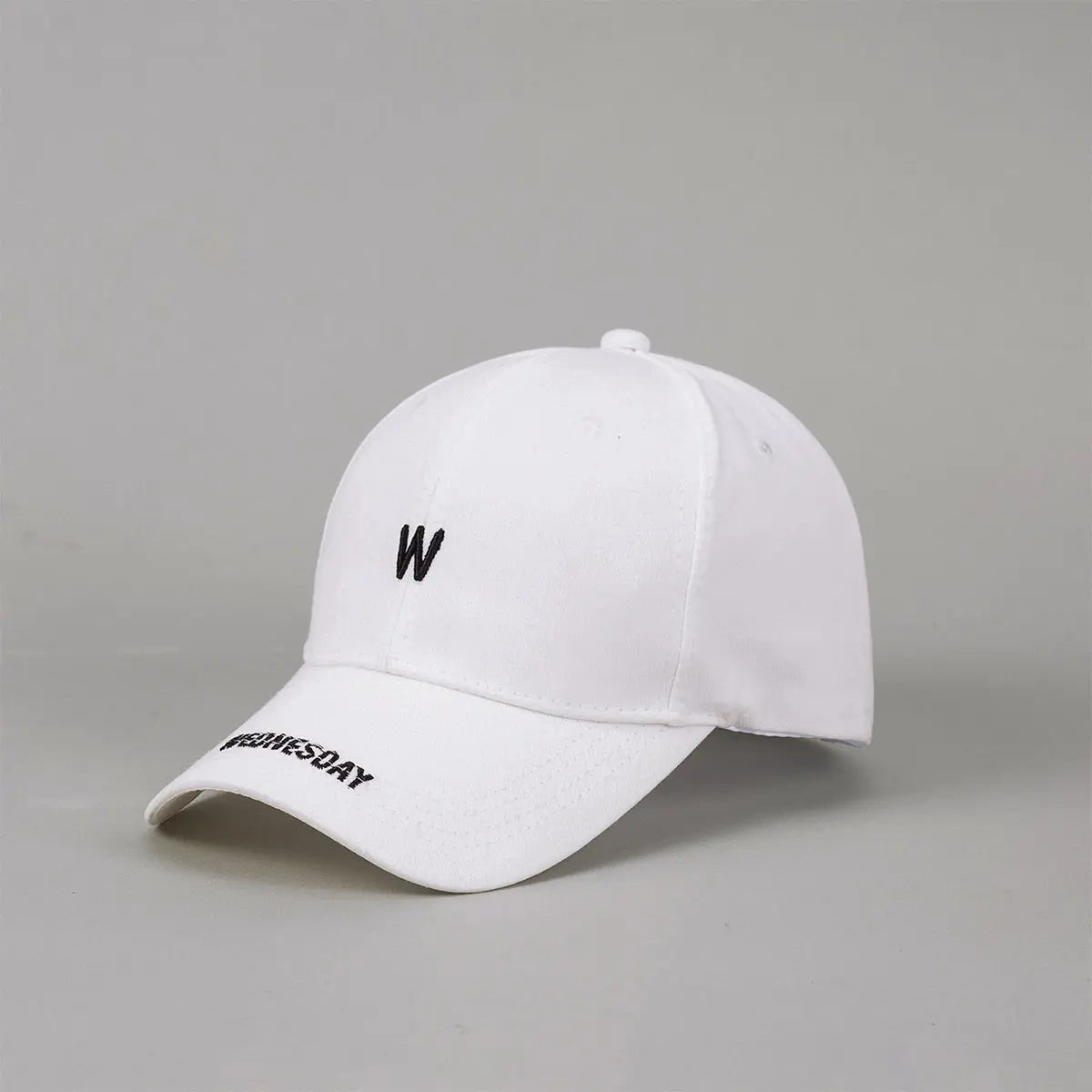 Light pink embroidered letter baseball cap for men and women, stylish and sun-protective, ideal for outdoor outings and casual wear.