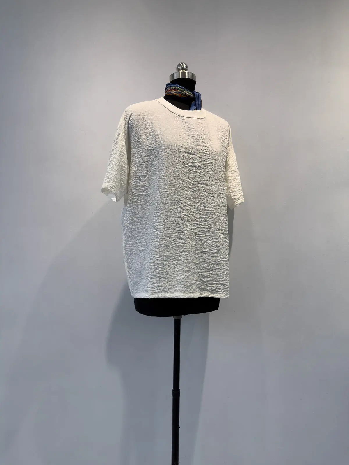 White dry silk short-sleeve top with crocheted lace-trimmed collar by Dropshipman, close-up of the elegant neckline.