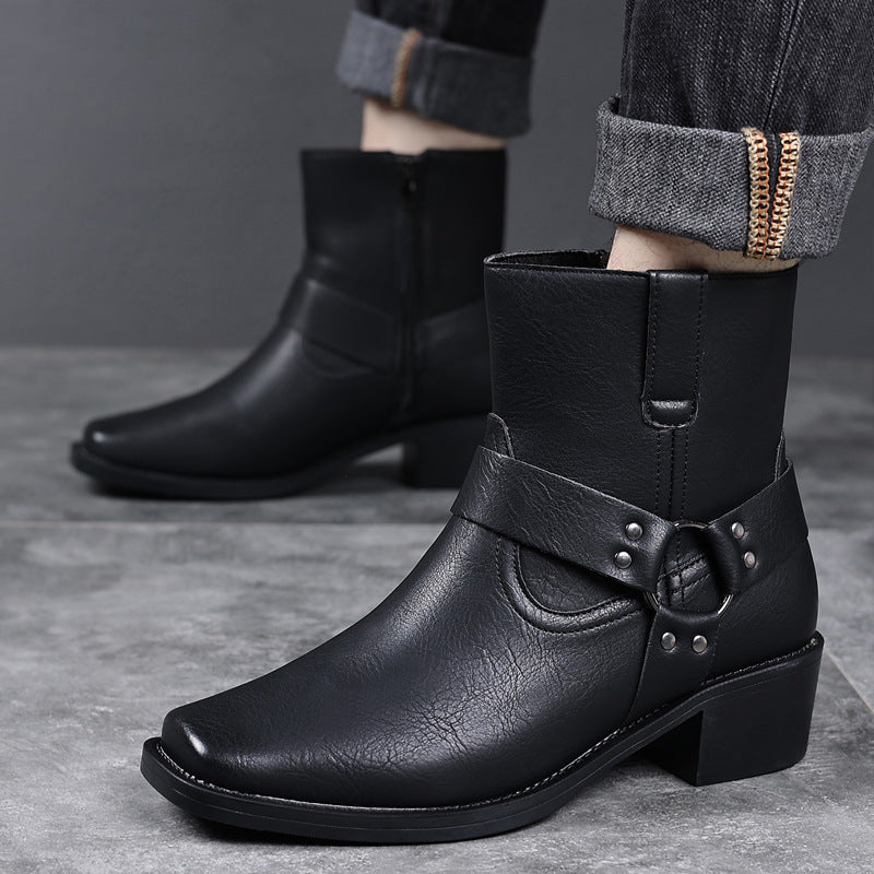 High-top, chunky-heeled leather boots, fashionable men&