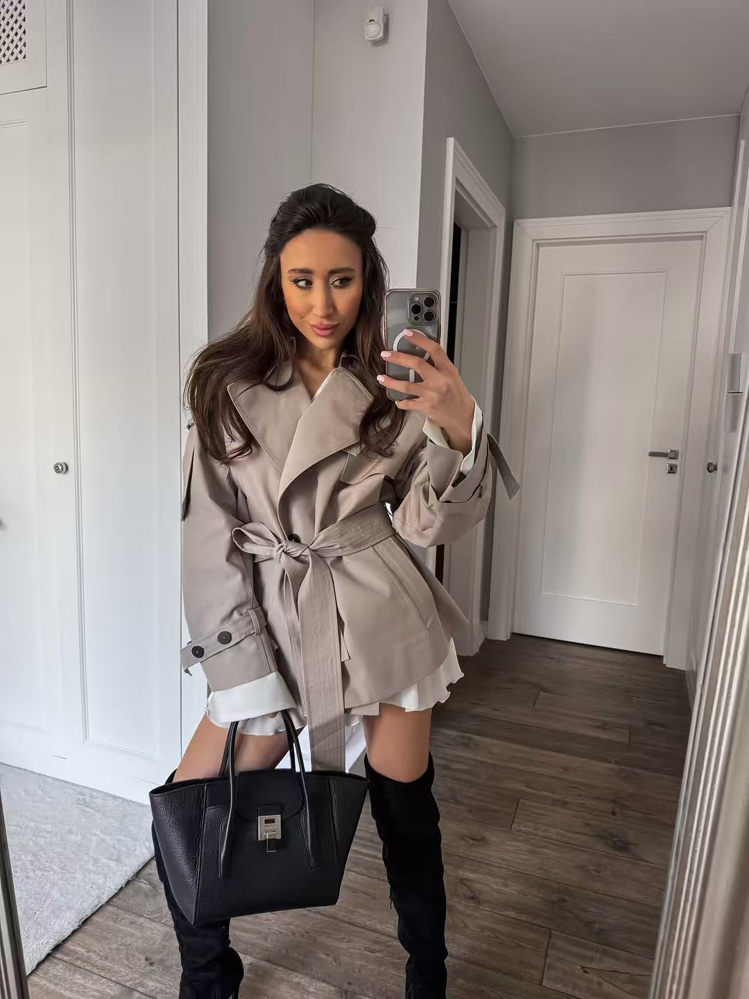 Loose-fitting trench coat