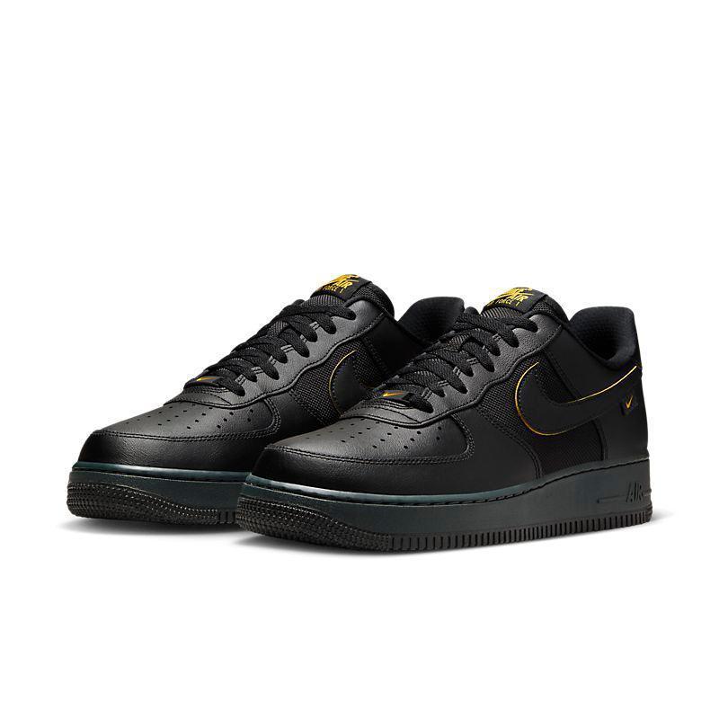 Nike Air Force 1 &