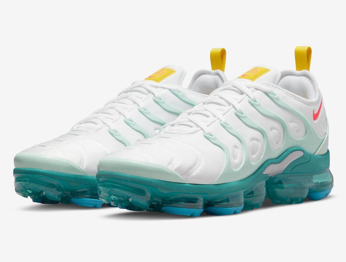 Nike Air VaporMax Plus &