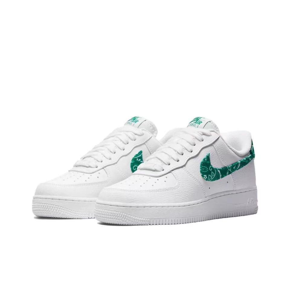 Nike Air Force 1 &