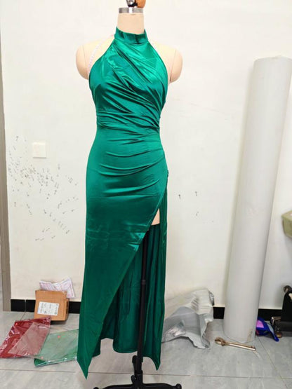 Neck-baring tight-fitting, waist-shrinking, slit-bottomed dress formal gown