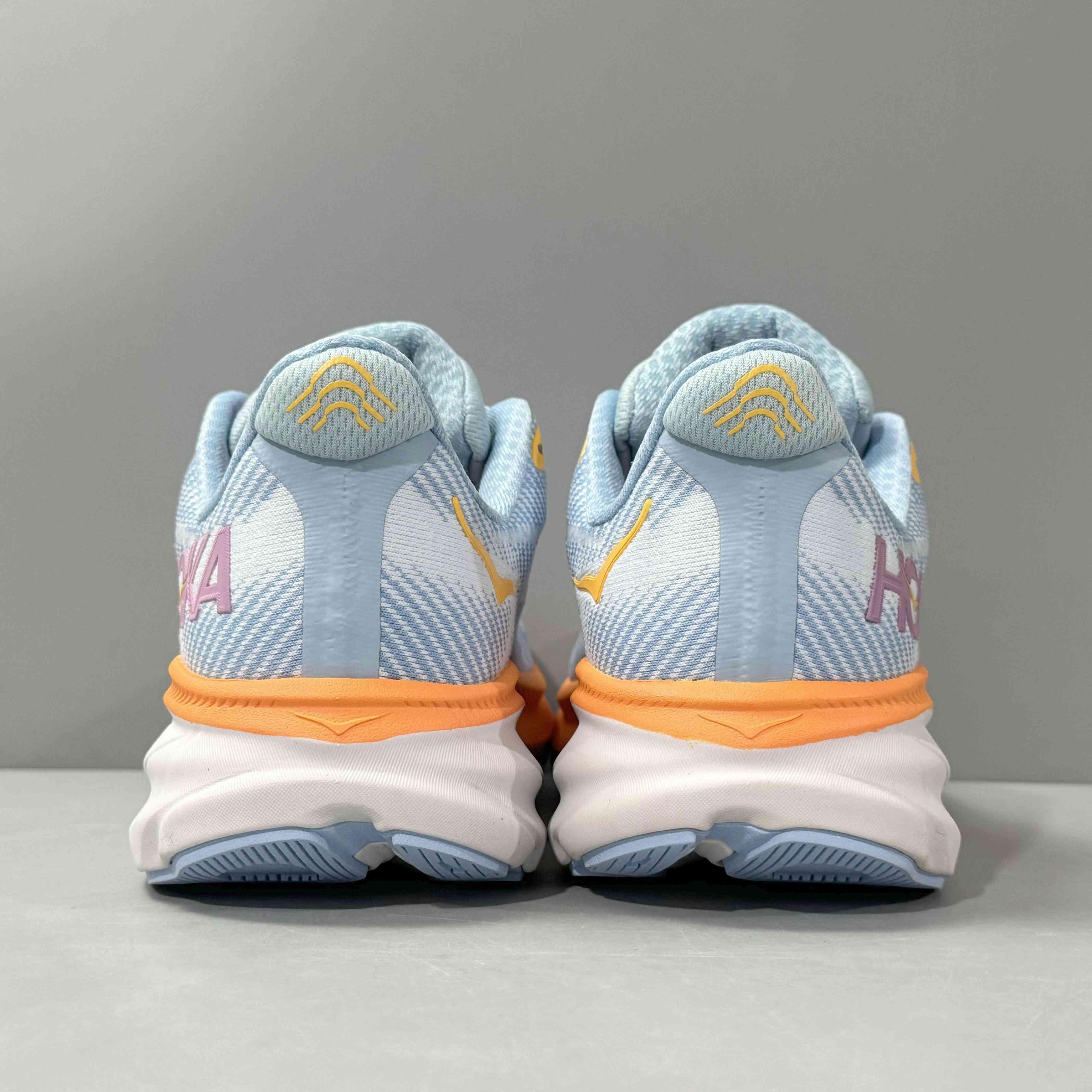 Hoka One One Clifton 9 &