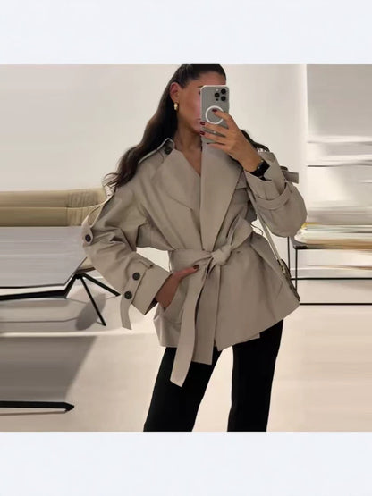 Loose-fitting trench coat
