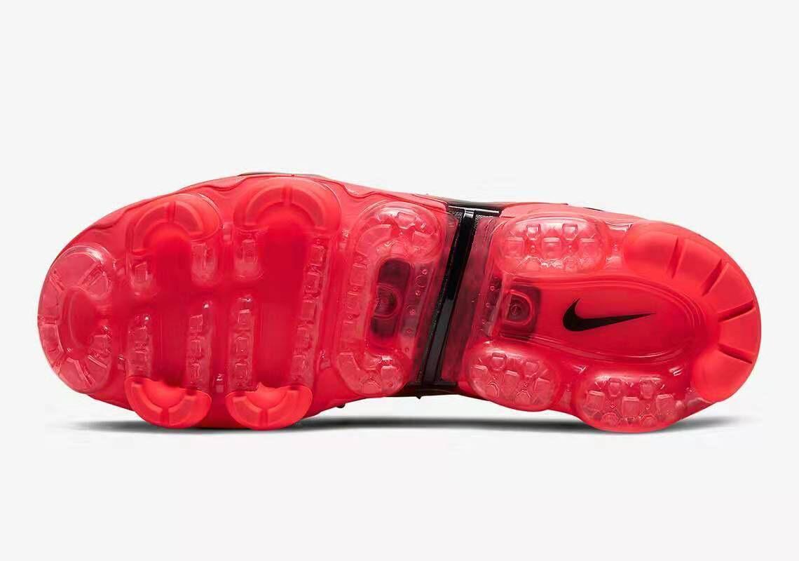 Nike Air VaporMax Plus &