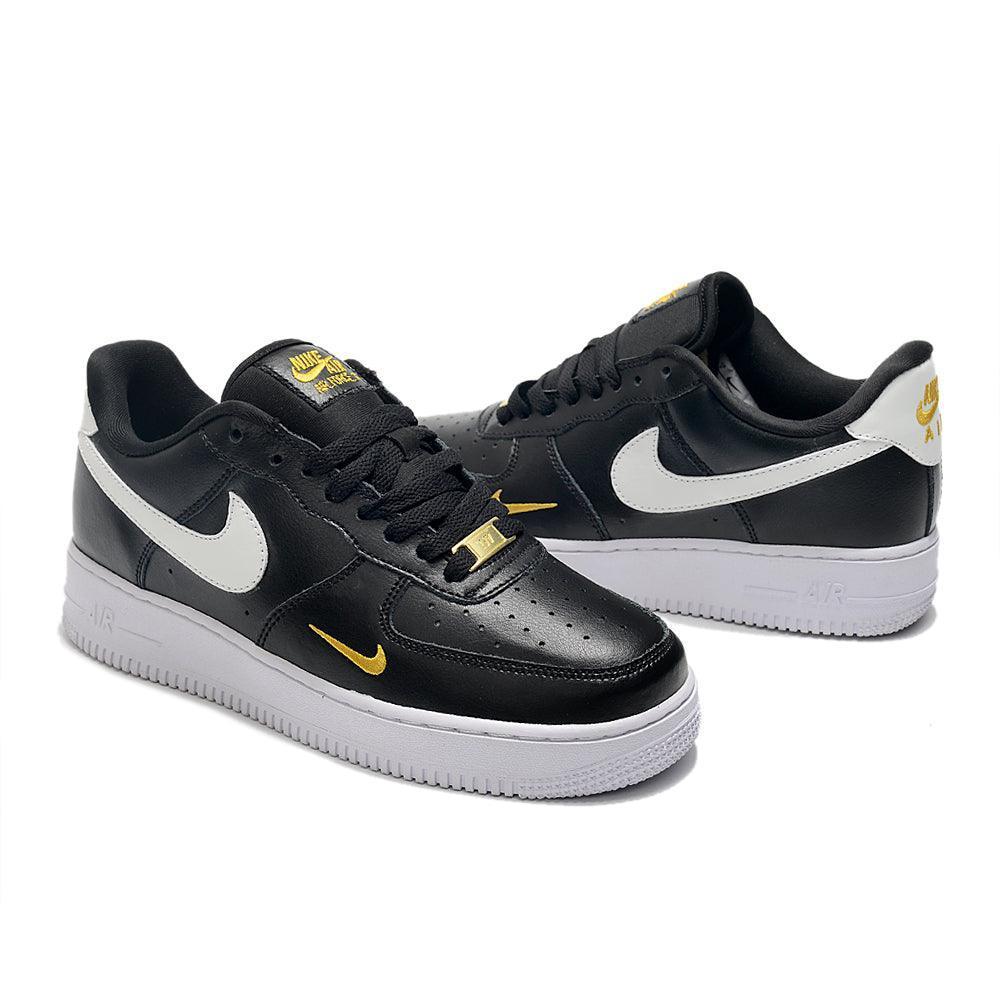 Nike Air Force 1 &