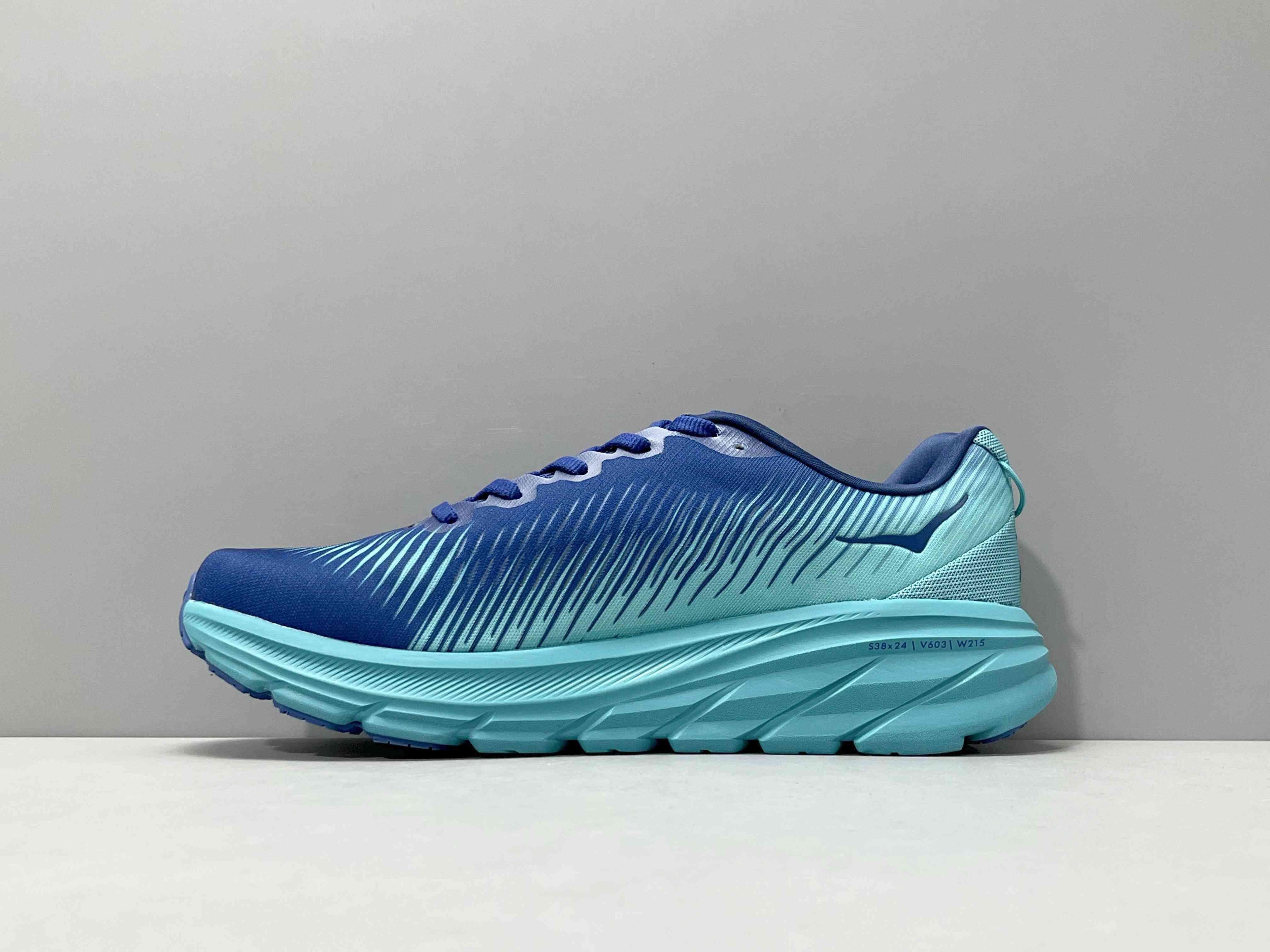 Hoka One One Clifton 8 &