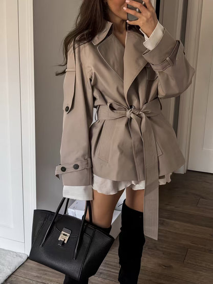 Loose-fitting trench coat