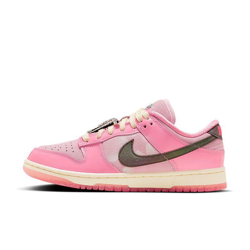 Nike Dunk Low &