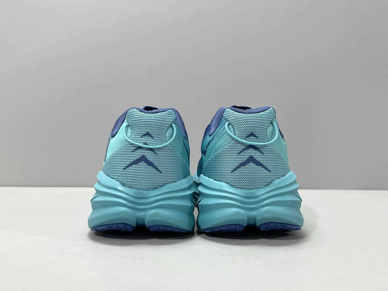 Hoka One One Clifton 8 &