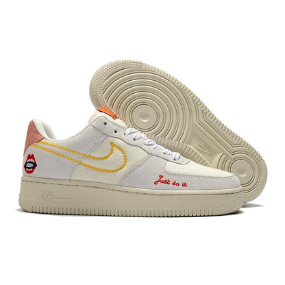 Nike Air Force 1 &