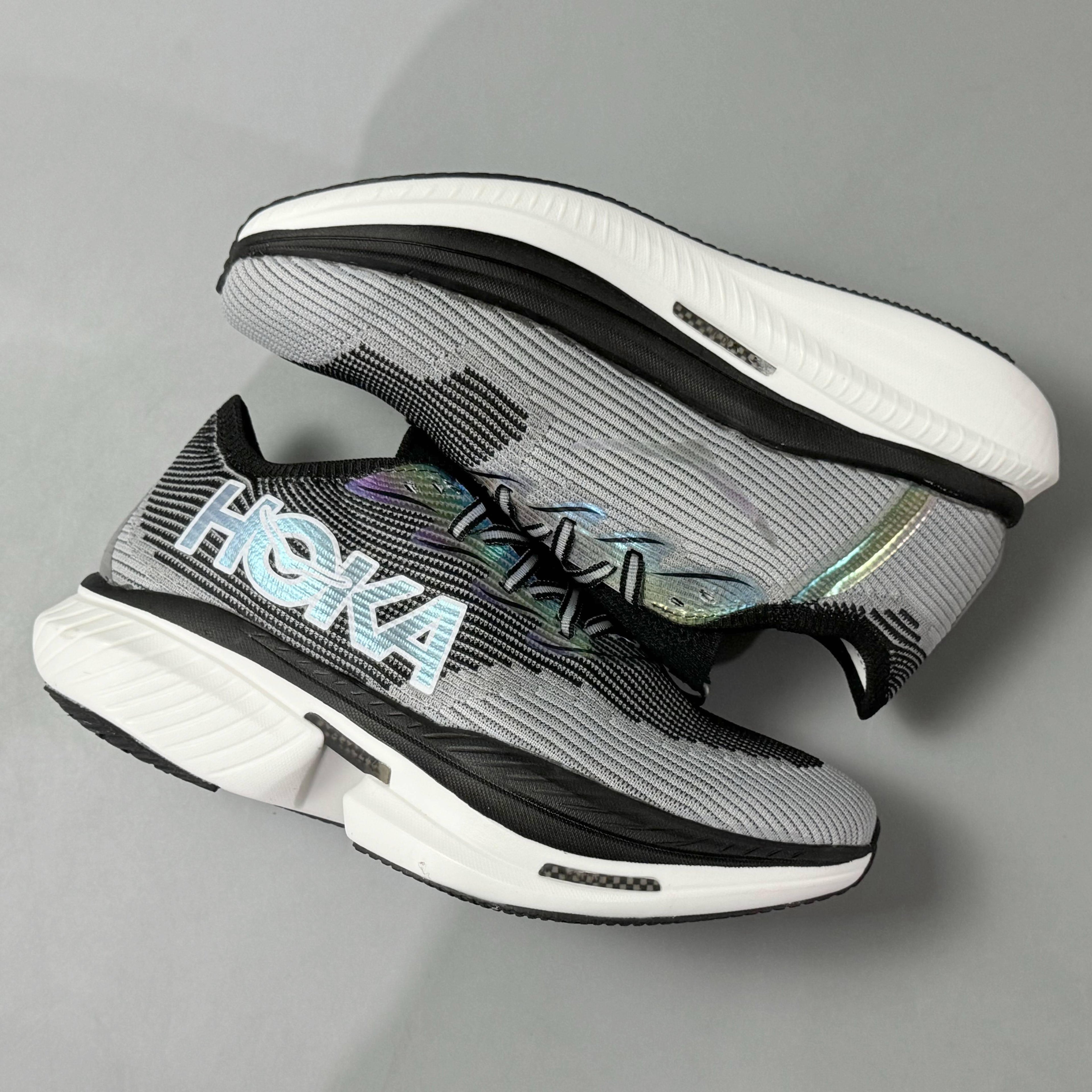 HOKA ONE ONE CIELO X1