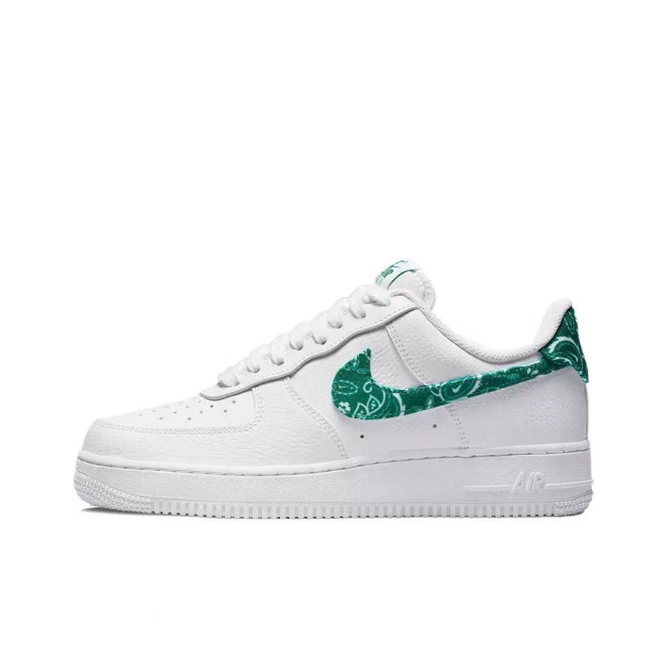 Nike Air Force 1 &