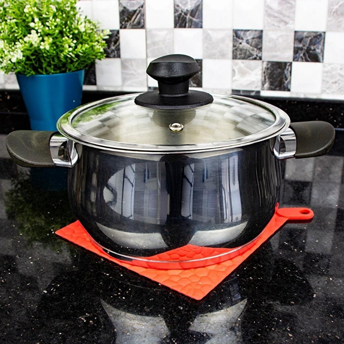 Decobella Silicone Trivet - Heat Resistant, Non-Slip, Compact Kitchen Accessory