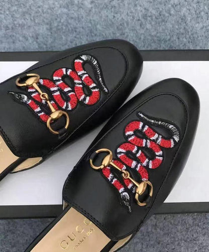 GUCCI Leather Logo Slippers – Men&