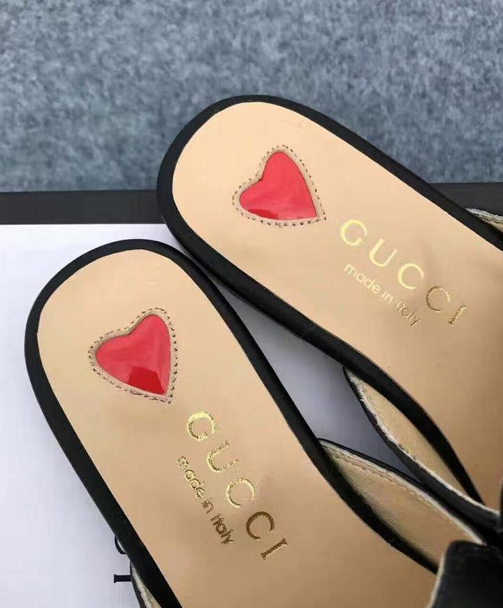 GUCCI Leather Logo Slippers – Men&